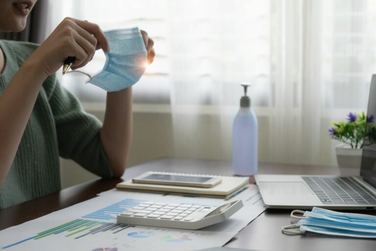 Nowe oblicze pandemii, czyli jak chronić swoich pracowników przed mutacjami SARS-CoV-2