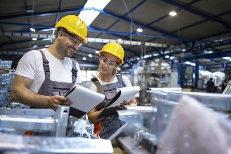 Kiedy służba bhp jest niezbędna w zakładzie pracy?