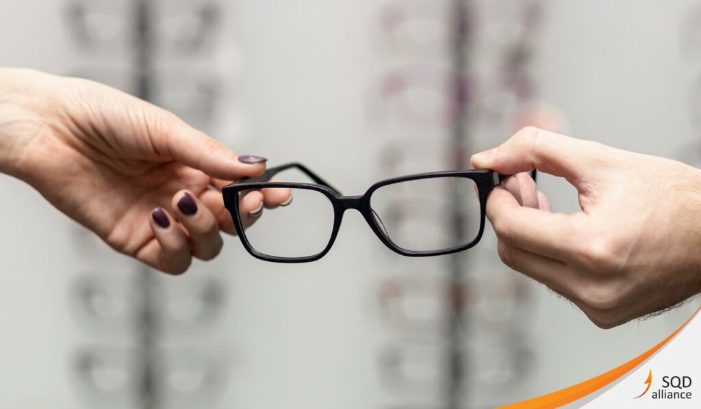 Ergonomia pracy biurowej - czy pracodawca musi zapewnić pracownikowi okulary?